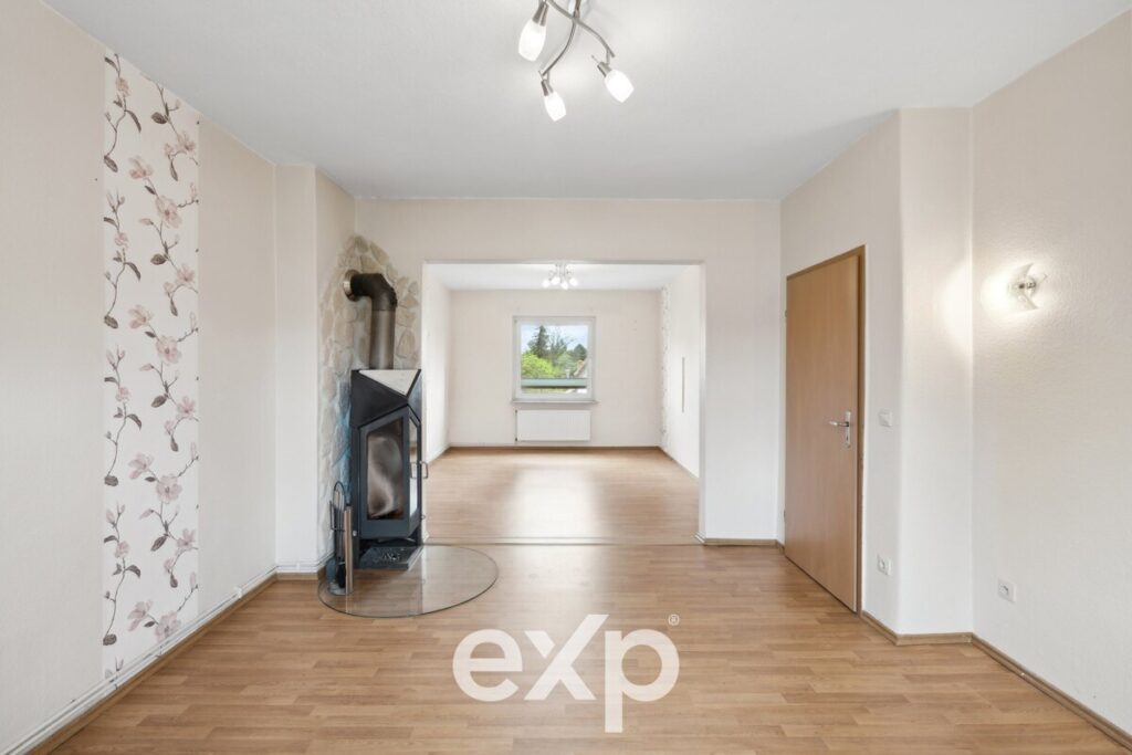 Wohnbereich mit Kamin 1.OG